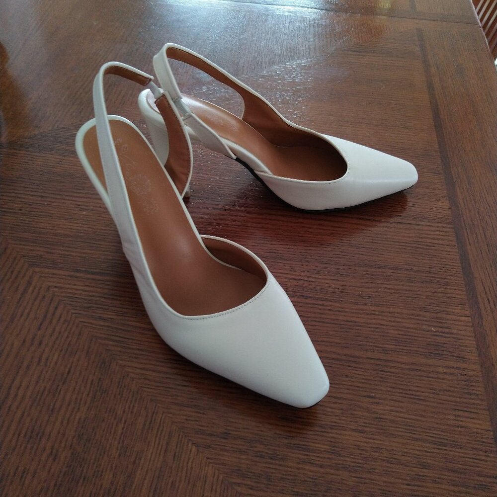 Versatile neutral slingback shoes